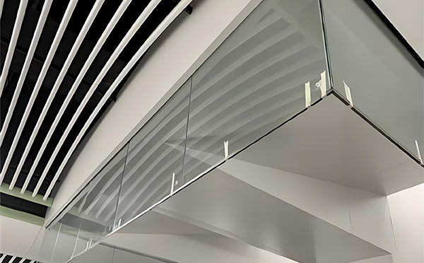 向阳街道玻璃挡烟垂壁