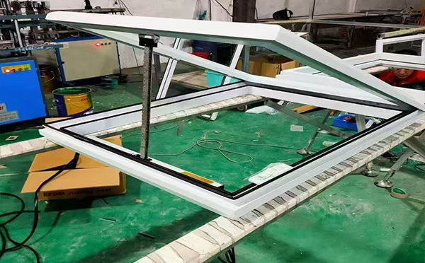 某地下车库出入口向阳街道排烟窗配置工程