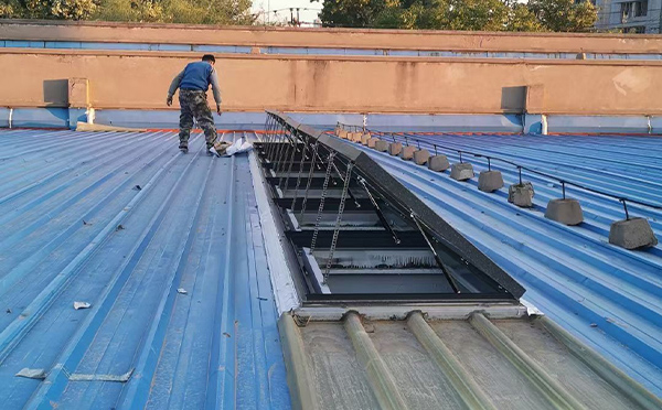 某区域性物流仓储中心向阳街道排烟窗系统安装项目